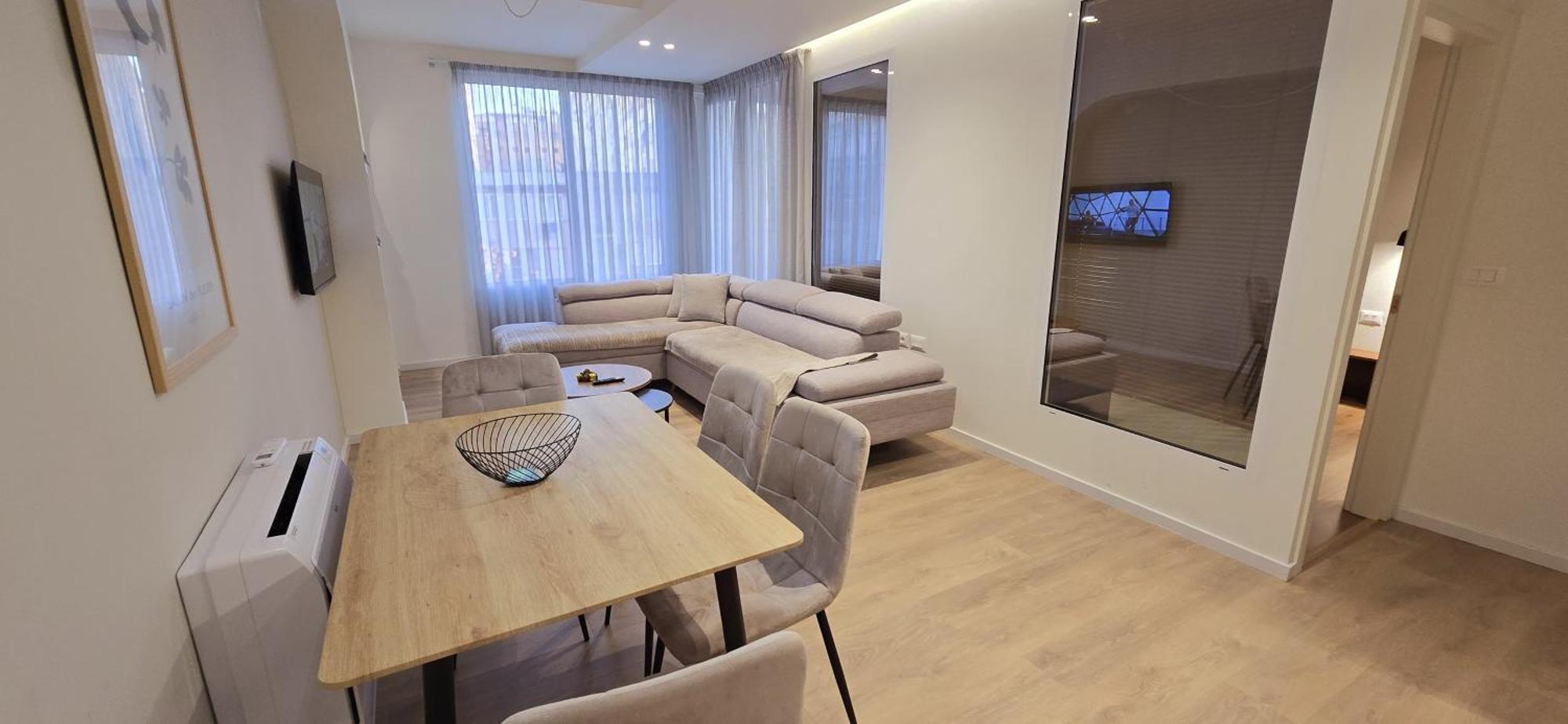 Arkle 4 * Tirana